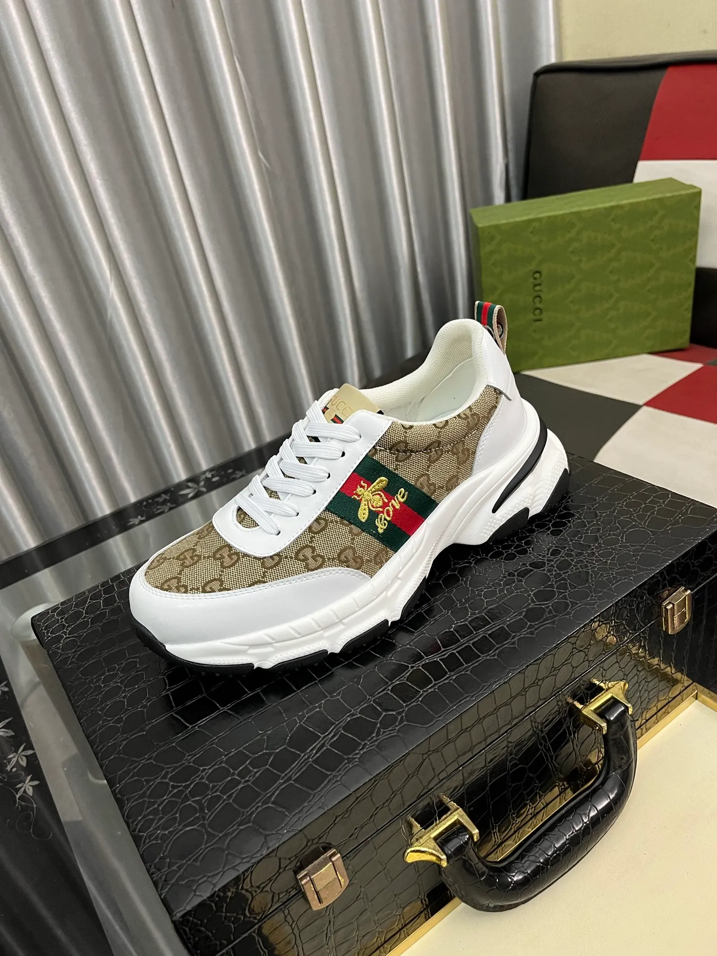 Men's Men's Shoes 💰458⌚️⌚️《Gucci*》The latest hot-selling casual shoes, top brand [seduce] luxury~purchase, top~quality. [Strong] The upper is made of imported breathable cowhide with material ➕ breathable sheepskin feet (•) and fine workmanship. Original stylish and stylish soft rubber wear-resistant and non-slip outsole, light and comfortable on the foot, size: 38-443️⃣colors available